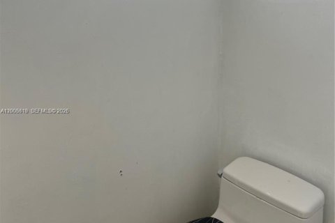 Condo in Hialeah, Florida, 2 bedrooms  № 2069576 - photo 6