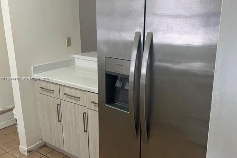Condo in Hialeah, Florida, 2 bedrooms  № 2069576