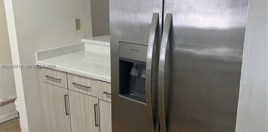 Condo in Hialeah, Florida, 2 bedrooms  № 2069576