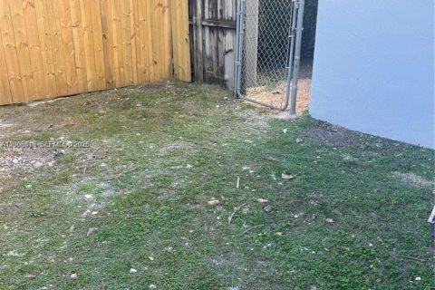 Condo in Hialeah, Florida, 2 bedrooms  № 2069576 - photo 7