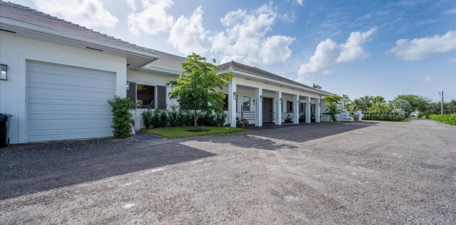 House in Wellington, Florida 6 bedrooms, 537.72 sq.m. № 763014
