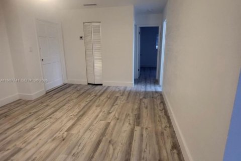 Снять в аренду квартиру в Майами, Флорида 2 спальни, 104.52м2, № 2048960 - фото 9