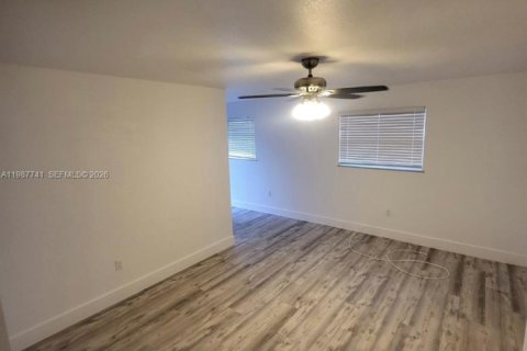 Снять в аренду квартиру в Майами, Флорида 2 спальни, 104.52м2, № 2048960 - фото 12