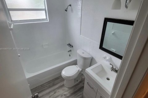 Снять в аренду квартиру в Майами, Флорида 2 спальни, 104.52м2, № 2048960 - фото 8