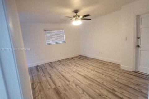 Снять в аренду квартиру в Майами, Флорида 2 спальни, 104.52м2, № 2048960 - фото 2