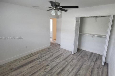 Снять в аренду квартиру в Майами, Флорида 2 спальни, 104.52м2, № 2048960 - фото 5