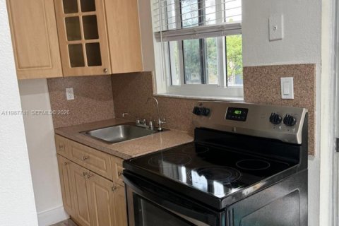 Снять в аренду квартиру в Майами, Флорида 2 спальни, 104.52м2, № 2048960 - фото 14