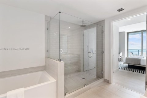 Condo in Hollywood, Florida, 2 bedrooms № 2087138 - photo 13