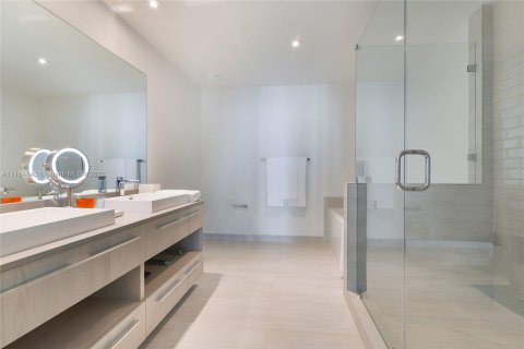 Condo in Hollywood, Florida, 2 bedrooms № 2087138 - photo 11