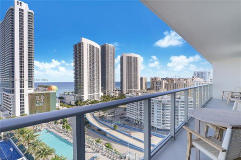 Condo in Hollywood, Florida, 2 bedrooms № 2087138 - photo 18