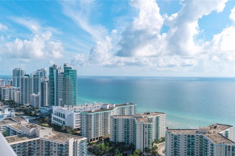Condo in Hollywood, Florida, 2 bedrooms № 2087138 - photo 4