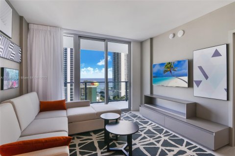 Condo in Hollywood, Florida, 2 bedrooms № 2087138 - photo 7