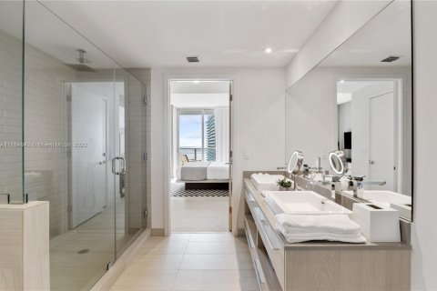 Condo in Hollywood, Florida, 2 bedrooms № 2087138 - photo 12