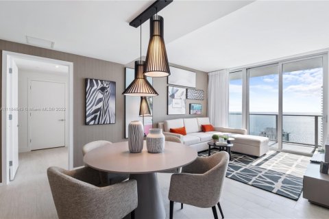 Condo in Hollywood, Florida, 2 bedrooms № 2087138 - photo 3