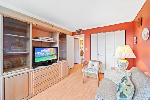 Condo in Pembroke Pines, Florida, 2 bedrooms  № 1481730 - photo 24