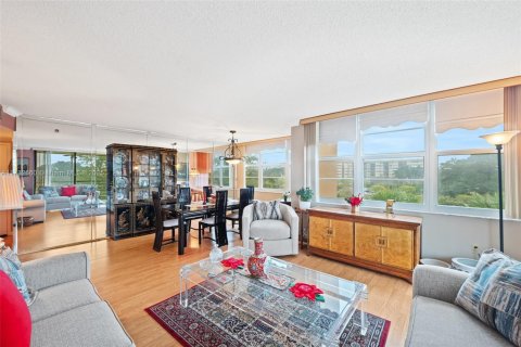 Condo in Pembroke Pines, Florida, 2 bedrooms  № 1481730 - photo 6