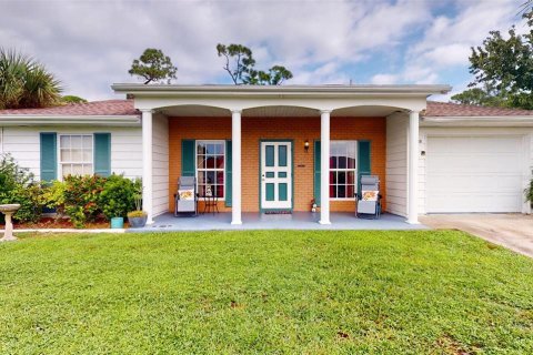 House in Port Charlotte, Florida 2 bedrooms, 114.55 sq.m. № 2110148 - photo 2