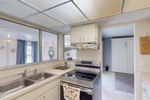 House in Port Charlotte, Florida 2 bedrooms, 114.55 sq.m. № 2110148 - photo 20