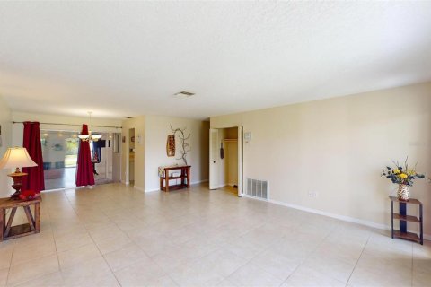 House in Port Charlotte, Florida 2 bedrooms, 114.55 sq.m. № 2110148 - photo 8