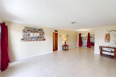 House in Port Charlotte, Florida 2 bedrooms, 114.55 sq.m. № 2110148 - photo 6