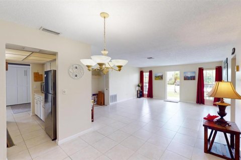 House in Port Charlotte, Florida 2 bedrooms, 114.55 sq.m. № 2110148 - photo 7