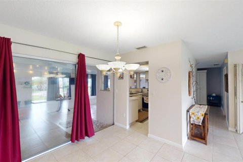 House in Port Charlotte, Florida 2 bedrooms, 114.55 sq.m. № 2110148 - photo 10