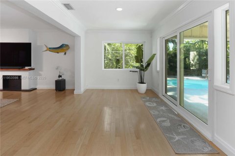 House in Hollywood, Florida 3 bedrooms, 132.57 sq.m. № 2007931 - photo 12