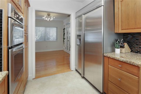 House in Hollywood, Florida 3 bedrooms, 132.57 sq.m. № 2007931 - photo 18