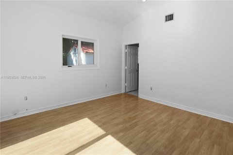 House in Hollywood, Florida 3 bedrooms, 132.57 sq.m. № 2007931 - photo 27