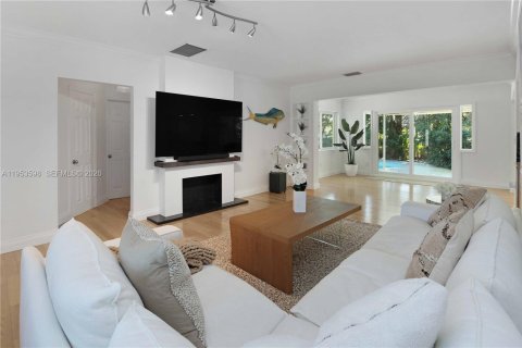 House in Hollywood, Florida 3 bedrooms, 132.57 sq.m. № 2007931 - photo 7
