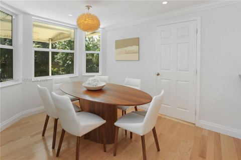 House in Hollywood, Florida 3 bedrooms, 132.57 sq.m. № 2007931 - photo 10