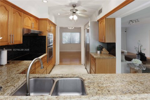 House in Hollywood, Florida 3 bedrooms, 132.57 sq.m. № 2007931 - photo 19