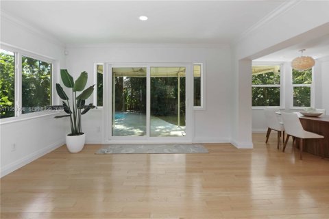 House in Hollywood, Florida 3 bedrooms, 132.57 sq.m. № 2007931 - photo 8