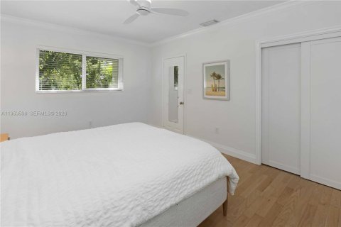 House in Hollywood, Florida 3 bedrooms, 132.57 sq.m. № 2007931 - photo 24