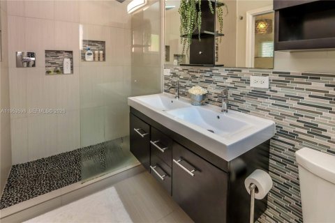 House in Hollywood, Florida 3 bedrooms, 132.57 sq.m. № 2007931 - photo 22