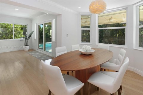 House in Hollywood, Florida 3 bedrooms, 132.57 sq.m. № 2007931 - photo 11