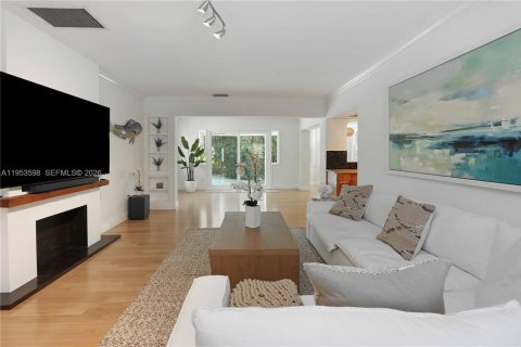 House in Hollywood, Florida 3 bedrooms, 132.57 sq.m. № 2007931 - photo 5