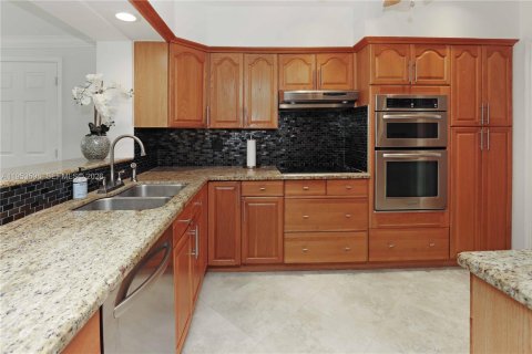 House in Hollywood, Florida 3 bedrooms, 132.57 sq.m. № 2007931 - photo 17
