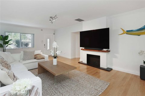 House in Hollywood, Florida 3 bedrooms, 132.57 sq.m. № 2007931 - photo 4