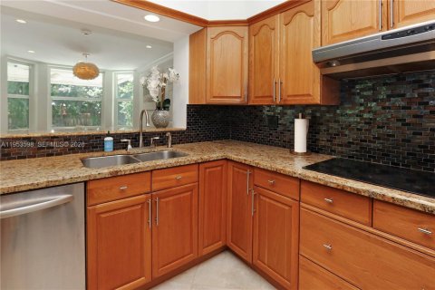 House in Hollywood, Florida 3 bedrooms, 132.57 sq.m. № 2007931 - photo 16