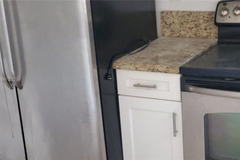 Villa ou maison à louer à Fort Lauderdale, Floride: 2 chambres, 211.45 m2 № 1959741 - photo 3