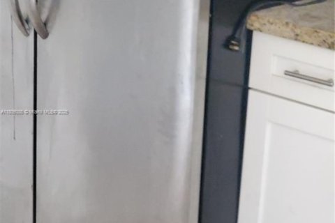 Villa ou maison à louer à Fort Lauderdale, Floride: 2 chambres, 211.45 m2 № 1959741 - photo 2