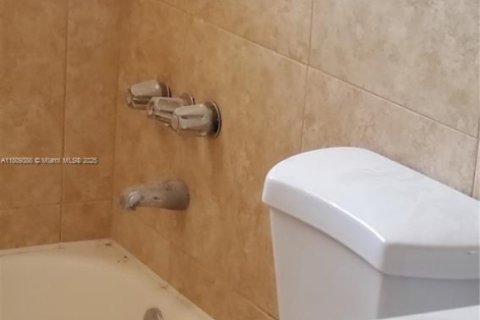 Villa ou maison à louer à Fort Lauderdale, Floride: 2 chambres, 211.45 m2 № 1959741 - photo 5