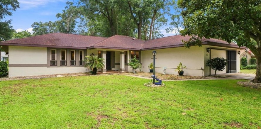 Villa ou maison à Dunnellon, Floride 3 chambres, 179.21 m2 № 2287332