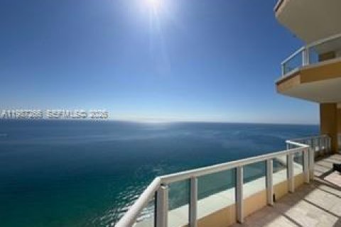 Купить кондоминиум в Санни-Айлс-Бич, Флорида 5 спален, 590.21м2, № 2066256 - фото 3