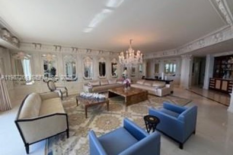 Купить кондоминиум в Санни-Айлс-Бич, Флорида 5 спален, 590.21м2, № 2066256 - фото 1