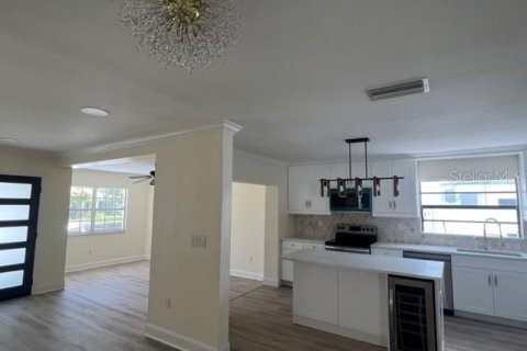 House in Tampa, Florida 3 bedrooms, 137.87 sq.m. № 1866291 - photo 7