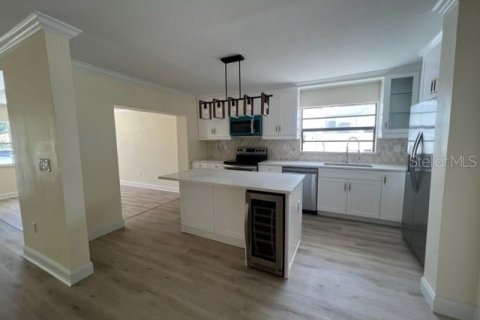 House in Tampa, Florida 3 bedrooms, 137.87 sq.m. № 1866291 - photo 11