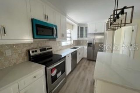 House in Tampa, Florida 3 bedrooms, 137.87 sq.m. № 1866291 - photo 14