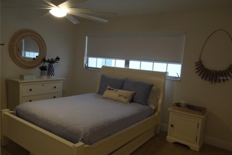 House in Punta Gorda, Florida 3 bedrooms, 205.59 sq.m. № 2218065 - photo 17